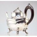 impozant set pentru ceai si cafea. argint martelat. artizan Seri Ottorino. Italia